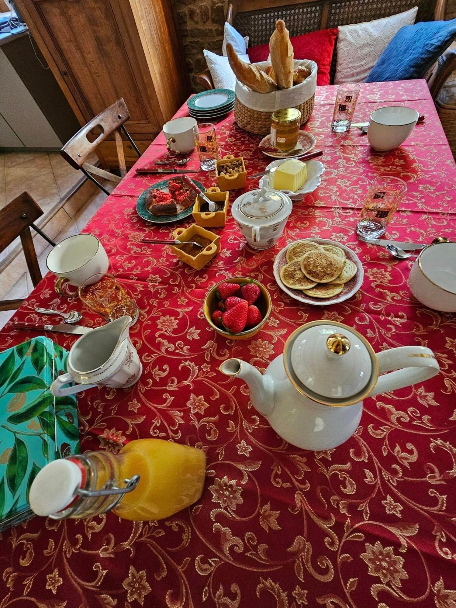 Le Moulin De Chazelle Bed & Breakfast Cormatin Bagian luar foto